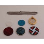 Lot mit Qouins-Schmuck, mit vergoldetem Anhänger und verschiedenen Inlays. Lot with qouins