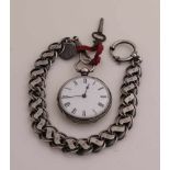 Silberne Taschenuhr mit silberner Uhrenkette, 800/000. Uhr, ø38mm, mit Schlüsselaufzug und weißem