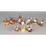 Zehn verschiedene Figuren von Goebel. Davon schlüpfen neun Hasen und ein Küken. Größe: 5 - 12 cm. In