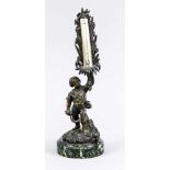 Bronzefigur aus dem 19. Jahrhundert mit Thermometer. Junge mit Sense. Größe: H 24 cm. In guter