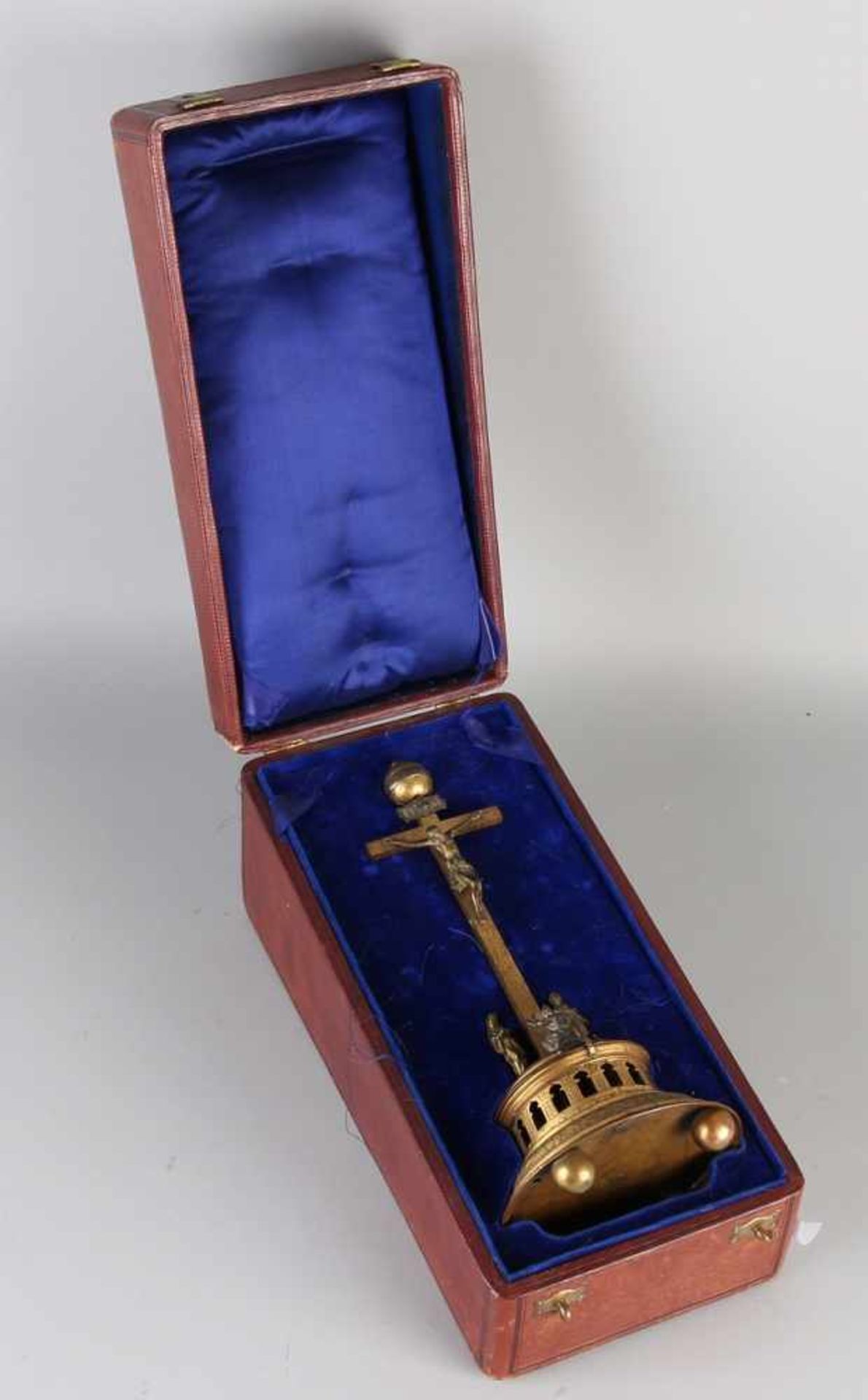 Seltene Tournarnd-Kruzifixuhr aus vergoldeter Bronze aus dem 19. Jahrhundert mit
