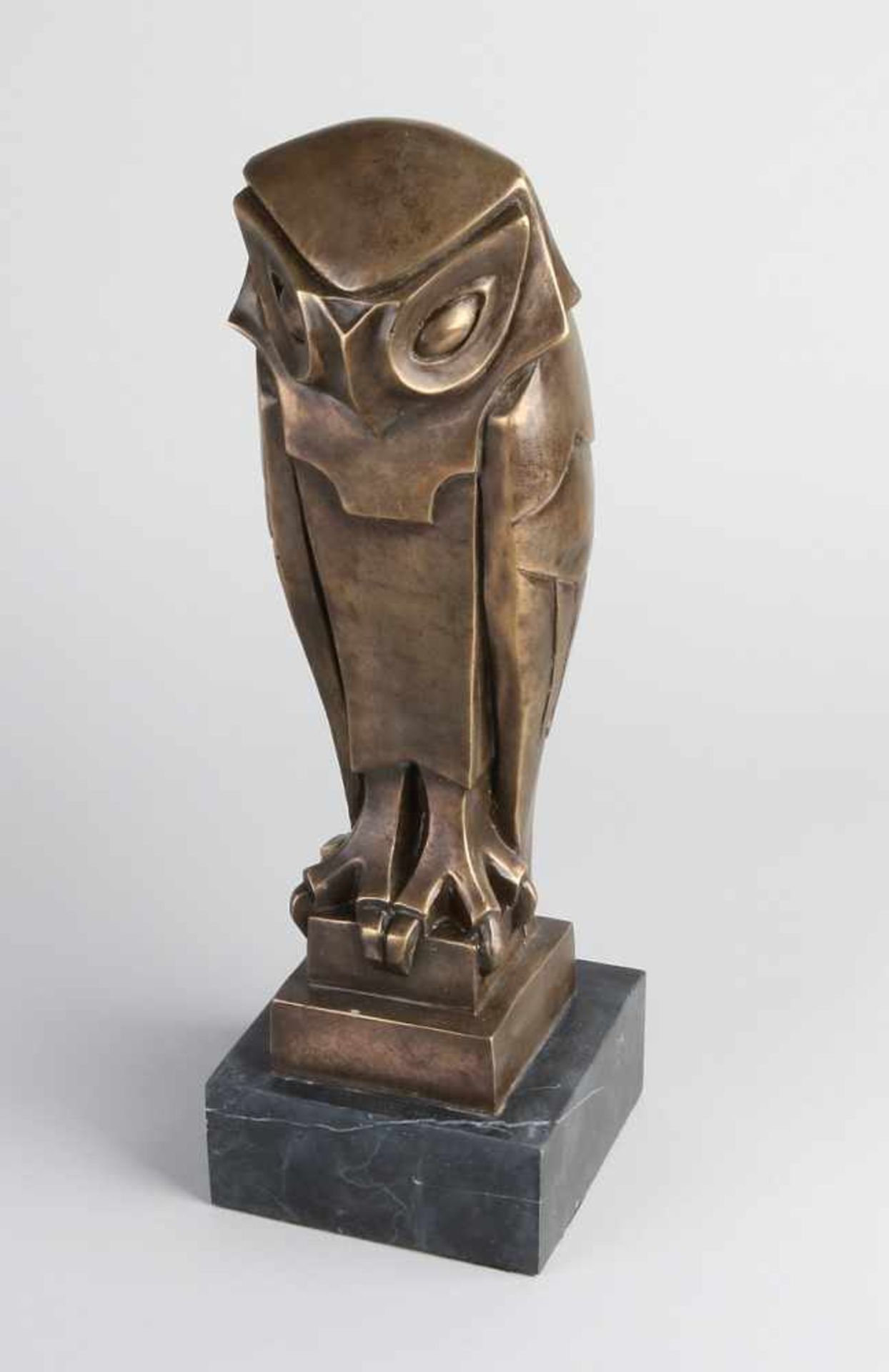 Bronzefigur auf schwarzem Marmorsockel. 21. Jahrhundert. Eule im Art-Deco-Stil. Signiert Fernande. - Bild 2 aus 2