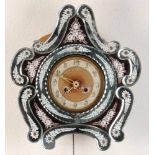 Venezianische Glaswanduhr mit halbstündigem Streik. Girlande fehlt. 20. Jahrhundert. Abmessungen: 42