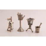 Vier silberne Miniaturen, 835/000, mit einem Spinnrad, 2,5 x 2,5 x 6,5 cm, einer Feile, 2,5 x 4,5