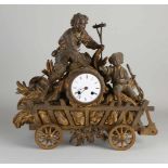 Französische Kaminuhr aus dem 19. Jahrhundert. Mobiler Bauernwagen mit Figuren.