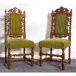 Vier antike französische Eiche geschnitzte Neo Renaissance Stühle mit gedrehten Beinen und