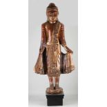 Große holzgeschnitzte thailändische Buddha-Figur. Mit Polychromie, Glas und Restvergoldung. 20.
