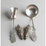 Lot Silber, 835/000, mit einem silbernen Cremelöffel und einer Zuckerschaufel mit einem verdrehten