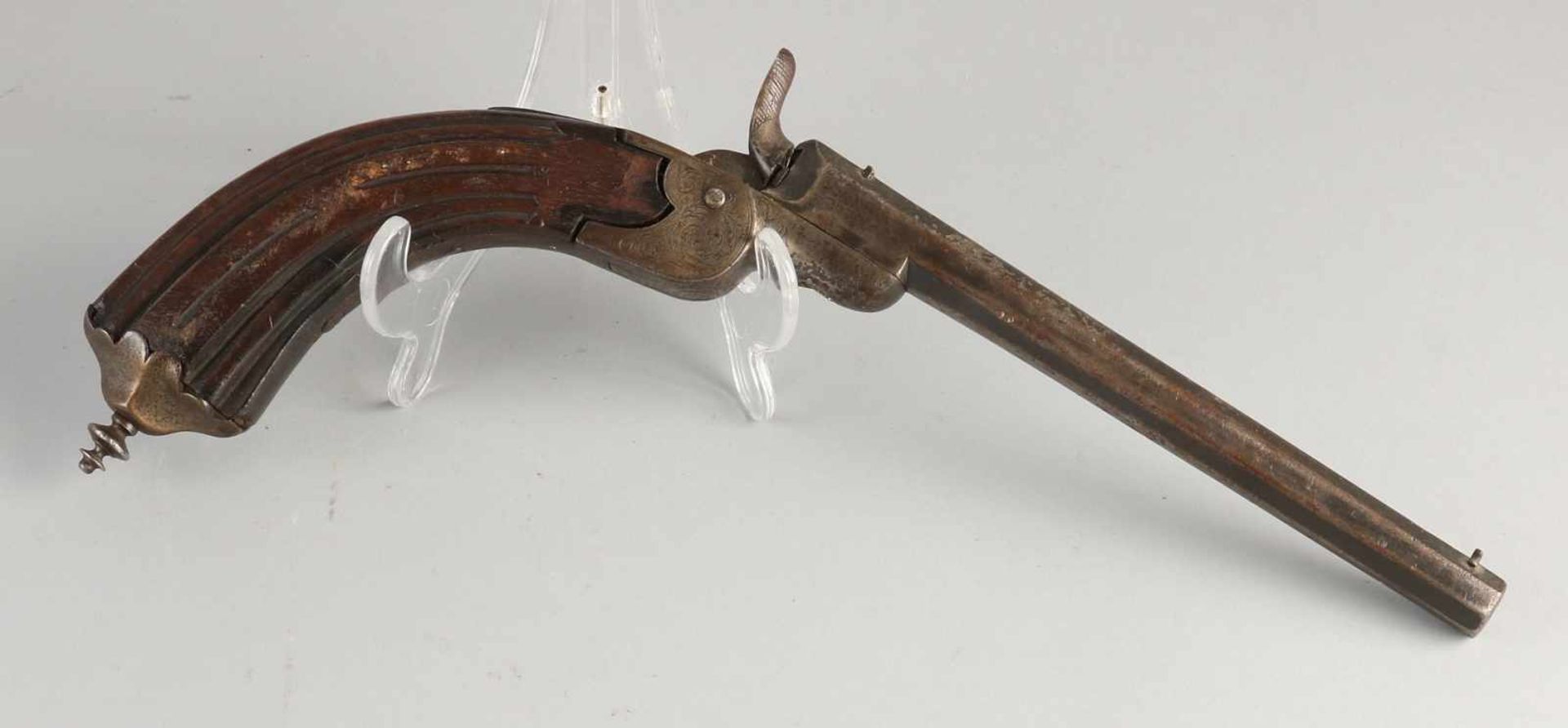 Antike gravierte Waffe mit achteckigem Lauf. Um 1800. Schöne Patina. Größe: L 34 cm. In gutem