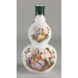 Antike Meissener knorrige Vase aus Porzellan mit Figurendarstellung. 19. Jahrhundert. Oberer Hals