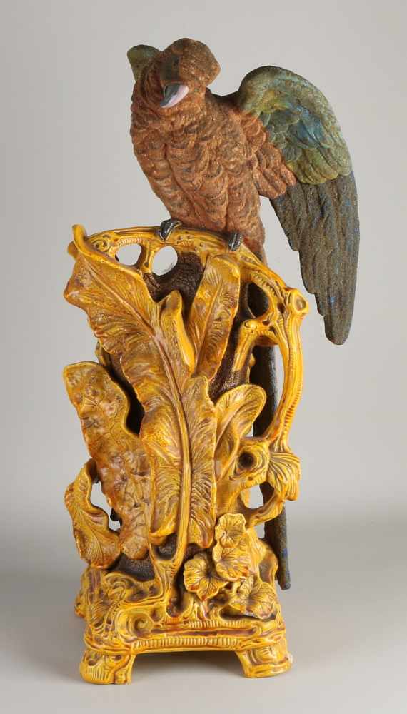 Große antike Majolika-Vase mit Papagei. Um 1900. Markiert + nummeriert. Jugendstil. Möglicherwe