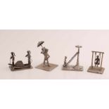 Vier silberne Miniaturen auf Teller, 835/000, mit einem Regenschirmverkäufer, 3 x 3 x 5 cm, einem