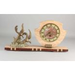 Antike Art-Deco-Uhr aus Marmor mit Wasservögeln. Um 1930. Acht Tage mechanisches stilles Uhrwerk.