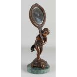 Antike Bronzefigur mit Spiegel auf Marmorsockel. Um 1900. Abmessungen: H 31 cm. In guter Kondition