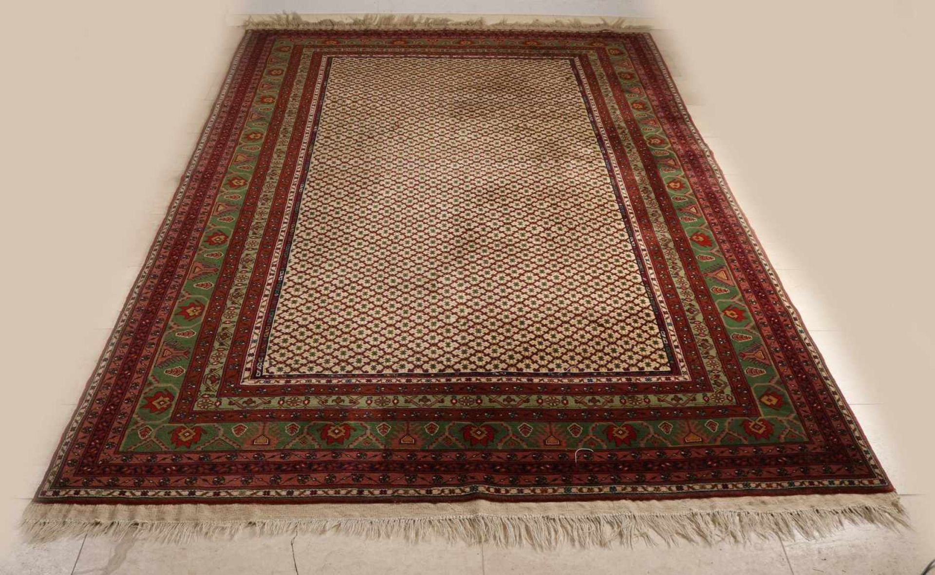 Großer alter persischer Kundus Teppich mit Blumendekor. Natürliche Erdtöne. Größe: 305 x 195