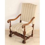 Eiche geschnitzter Sessel im Renaissancestil aus dem 19. Jahrhundert mit guter Polsterung. Größe: