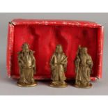 Drei chinesische Bronzefiguren. Würdenträger. 20. Jahrhundert. Größe: 6,5 cm. In guter Kondi