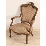 Alter Sessel mit Rosenschnitzereien und guter Samtpolsterung. Größe: 108 x 80 x 70 cm. In guter