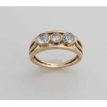 Gelbgoldring, 585/000, mit 3 Diamanten im Rosenschliff. Durchbrochener, schlanker Ring mit in der