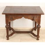 Kreuzbein-Tisch aus holländischer Eiche aus dem 19. Jahrhundert mit Krallenbeinen. Barockstil.