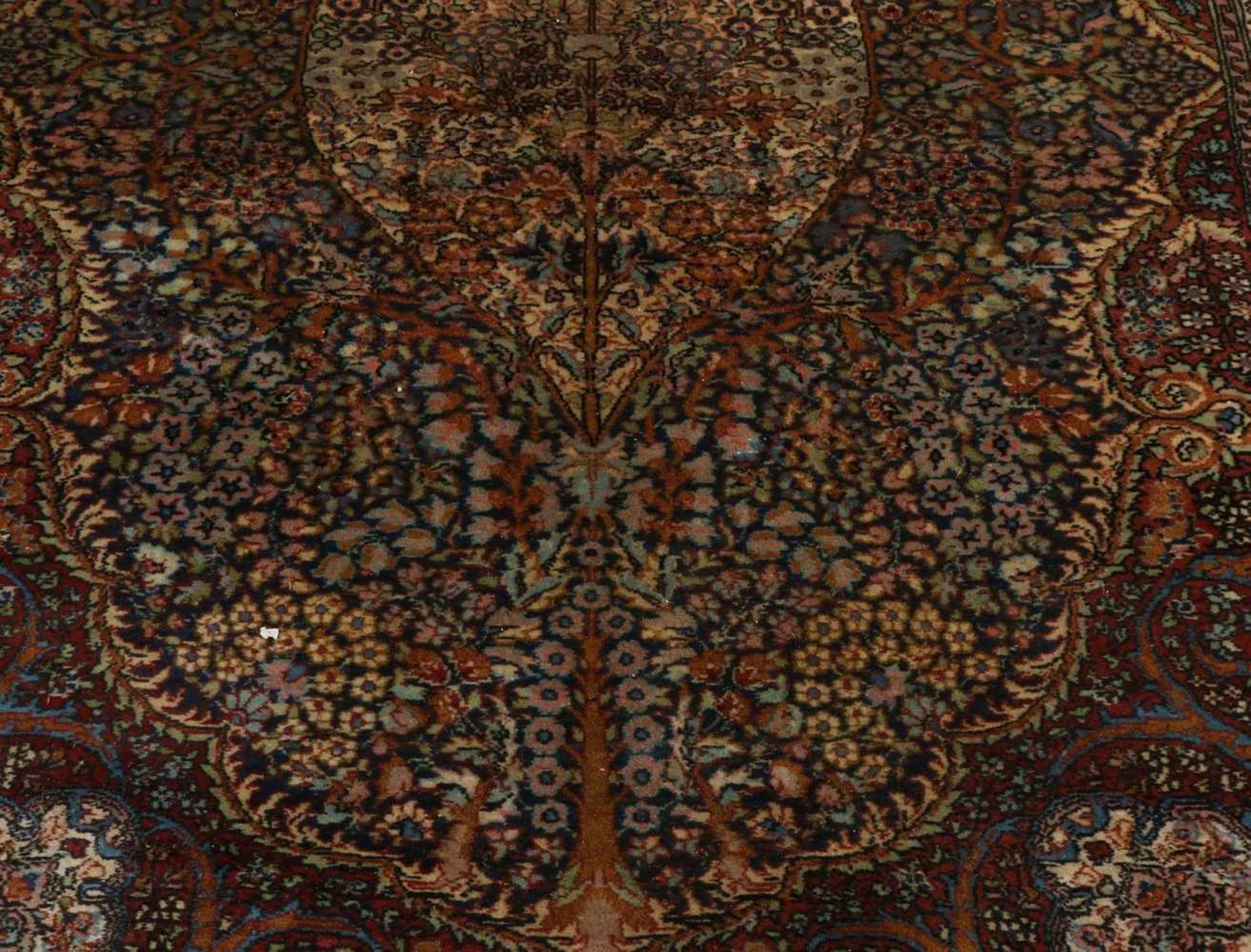 Alter fein geknoteter Perserteppich mit mehrfarbiger Blumendekoration. Größe: 212 x 132 cm. In g - Image 2 of 3