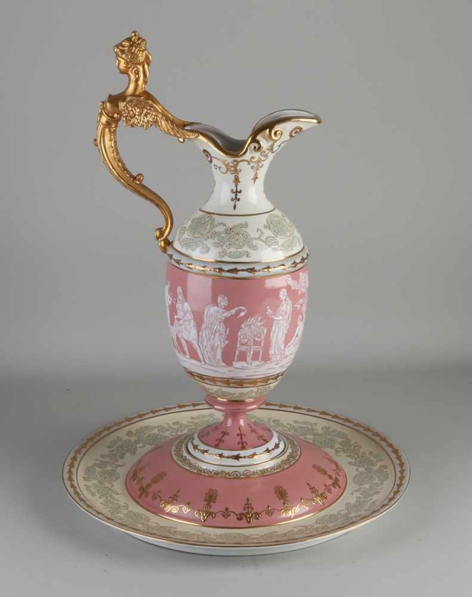 Antike englische Minton Porzellan Renaissance Stil Krug mit Untertasse. Um 1920. Mit Figuren / - Image 2 of 2