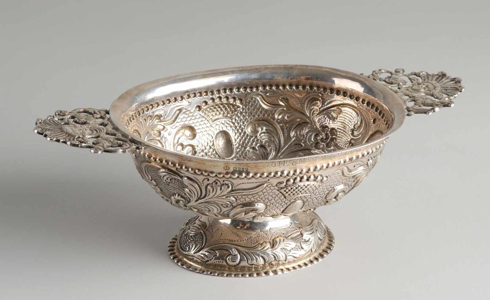 Silberne Brandyschale, 925/000, verziert mit Locken, Blumendekor und Kronen, auf ovalem Boden mit