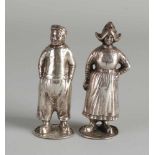 Zwei Silberstreuer, 835/000, in Form eines Mannes und einer Frau in Volendam-Tracht. Markierter