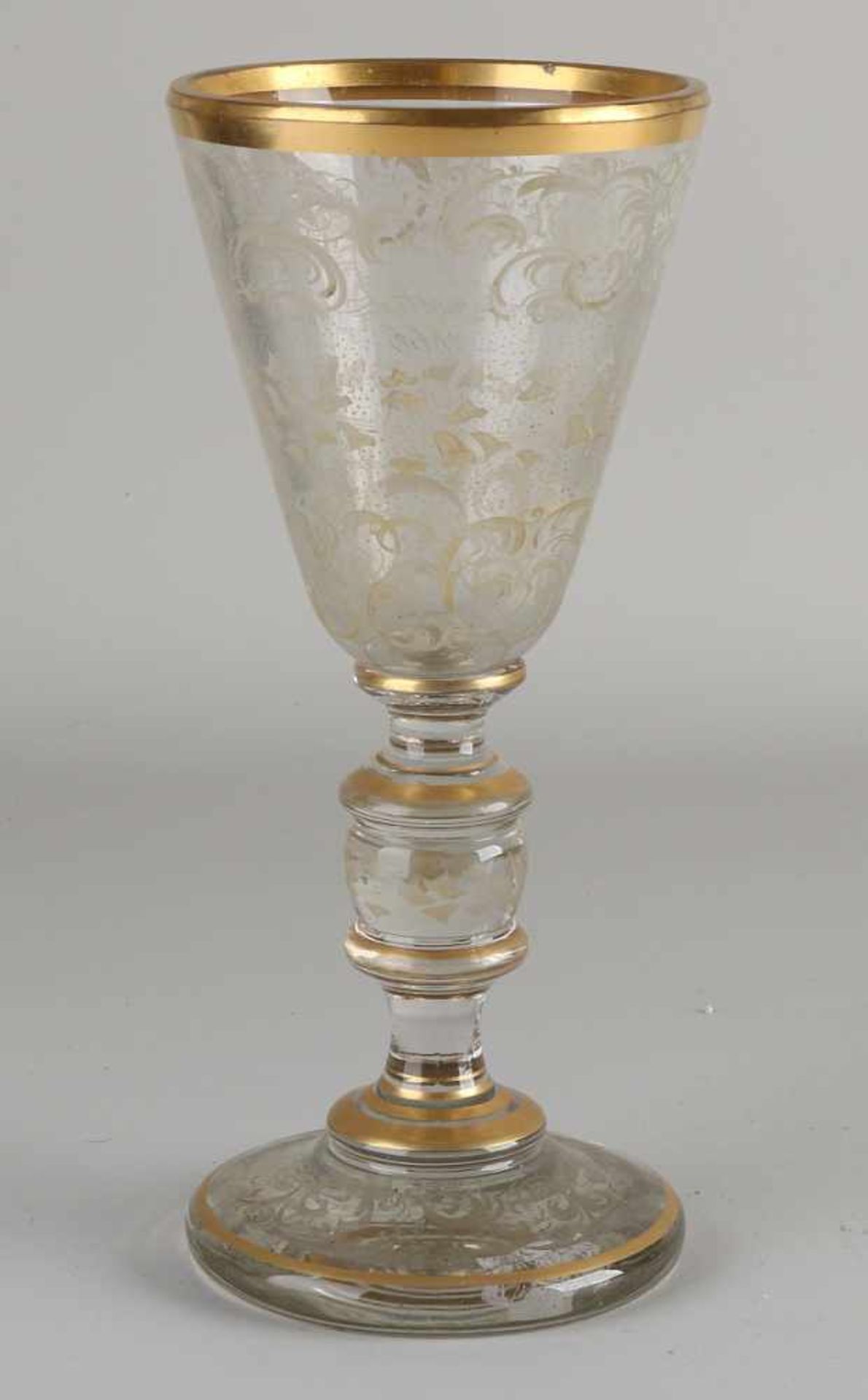 Großes graviertes Becherglas aus dem 19. Jahrhundert mit Roccailles / Gold und Textdekoration ' - Image 2 of 2