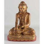 Alter tibetischer vergoldeter hölzerner Buddha. Abmessungen: H 35 cm. In guter Kondition.