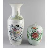 Zwei antike chinesische Porzellanvasen. Einmal groß mit Geisha in Querformat / Textdekor + untere