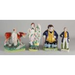 Vier alte / antike englische Keramikfiguren. Polychrom. Einige Haarlinien. Größe: 17 - 20 cm.