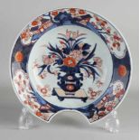 Rasierbecken aus japanischem Imari-Porzellan aus dem 19. Jahrhundert mit Blumenvase / Flügeln und