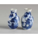 Set aus chinesischen Porzellan-Miniaturvasen aus dem 19. Jahrhundert mit Landschafts- /