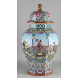 Große achteckige chinesische Porzellanvase mit Deckel mit Family Rose-Dekoration, Blumen-,