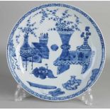 Große chinesische Porzellanschale Kang Xi aus dem 17. - 18. Jahrhundert mit Wertsachendekoration.