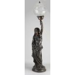 Große antike französische Komposition Metall Stehlampe mit Kristallglas Lampenschirm. Griechische