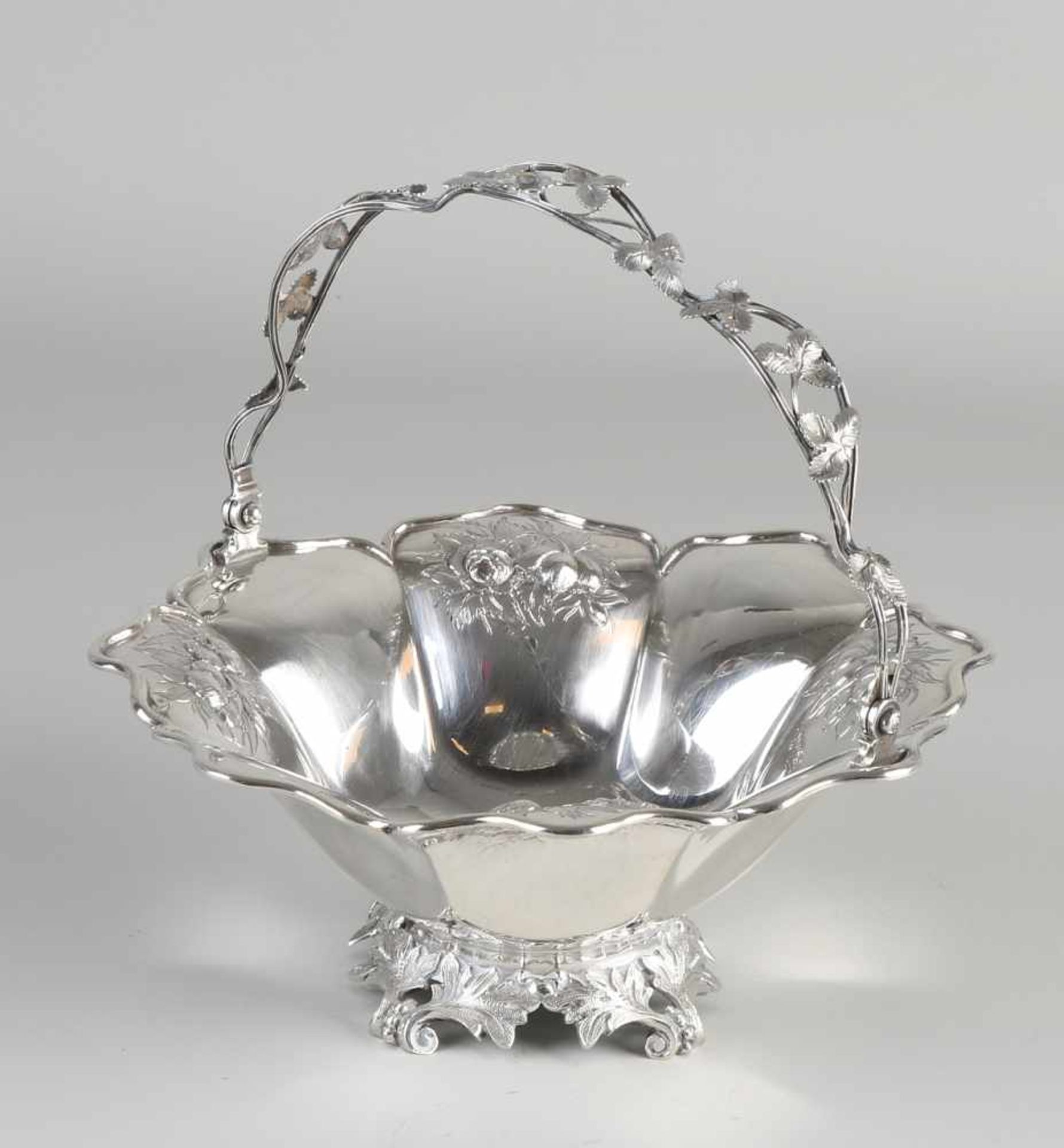 Silberner Bonbonkorb, 934/000, achteckiges Modell mit Blumendekor mit klammerförmiger Kante und