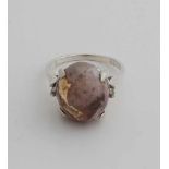 Silberring, 925/000, mit einem speziellen fossilen Opal. Ring mit einem konvexen ovalen