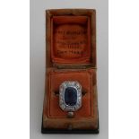 Wunderschöner antiker Weißgoldring, 585/000, mit Saphir und Diamant. Art Deco. Ring mit einem gr