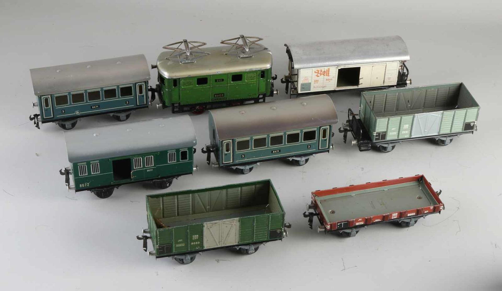 Schweizer Buco Blechspielzeugzug mit sieben Wagen. Gespielt. Um 1930 - 1940. Größe: 16 - 18 cm. In