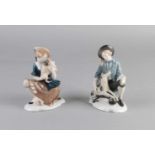 Zwei deutsche Rosenthal Porzellanfiguren. Selb Bayern. Figuren mit Hunden. Größe: 15 - 16 cm.