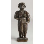 Bronzefigur. Araber mit Frontlader. Mit unterer Markierung. 20. Jahrhundert. Größe: 14 cm. In