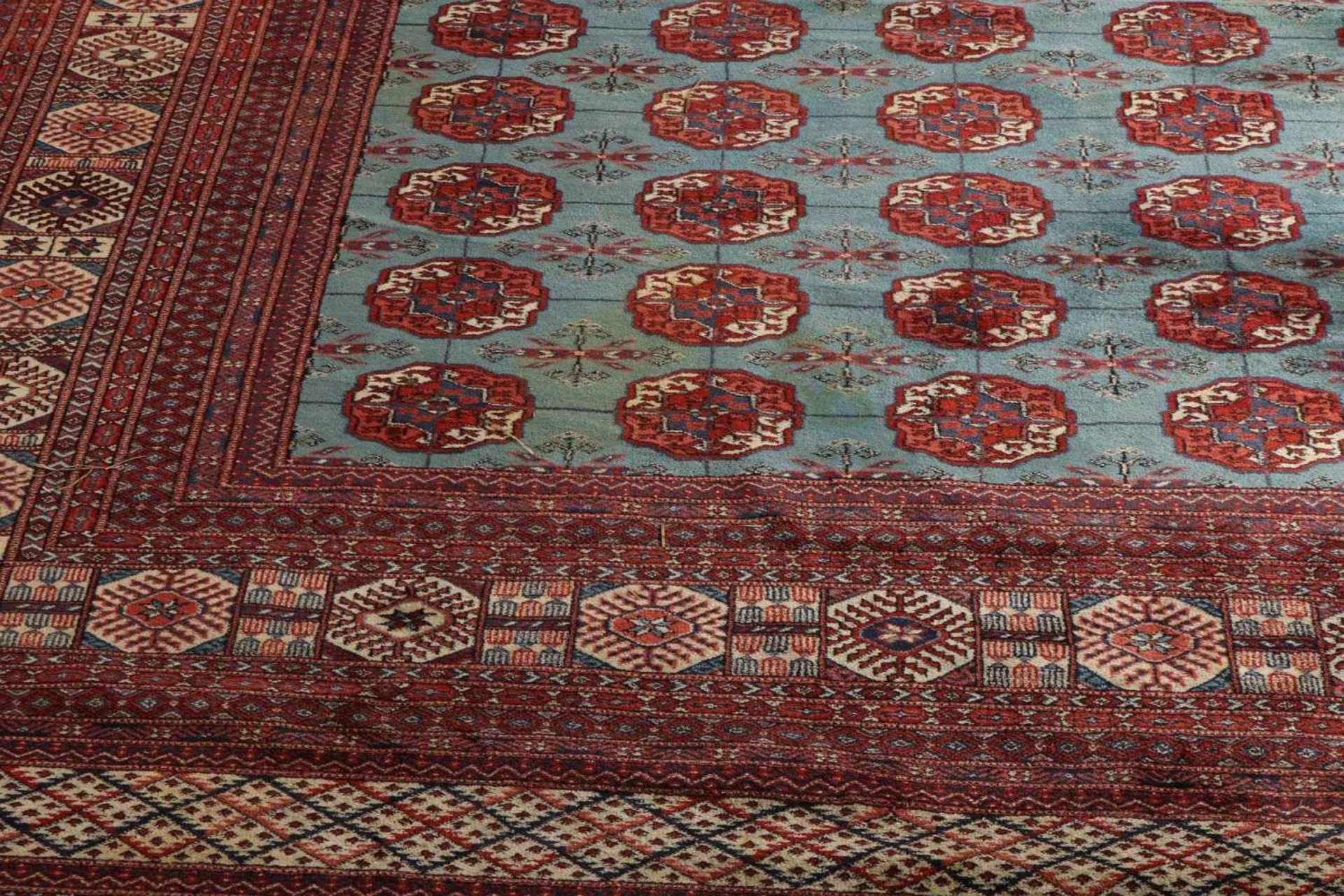 Sehr großes persisches Seidenkleid. Buchara. In den Farben; rot / blau / orange / creme und so - Bild 2 aus 3