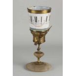 Antike französische Tournant Nachtuhr mit Alabastersockel und Glas für Kerzenlicht, geklebt. Um