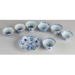 Acht Stücke aus verschiedenen chinesischen Porzellanen des 18. bis 19. Jahrhunderts. Tassen + eine