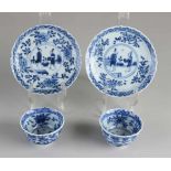 Zwei chinesische Porzellantassen und Untertassen aus dem 18. Jahrhundert. Yong Zheng. Mit