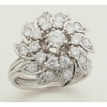 Eleganter Weißgoldring, 750/000, Doppel-Entourage-Modell mit 21 Diamanten im Brillantschliff,