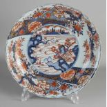 Große japanische Imari-Porzellanschale aus dem 19. Jahrhundert mit Landschafts- / Blumen- und