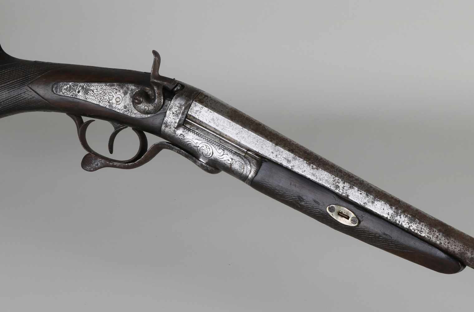 Damenjagdgewehr aus dem 19. Jahrhundert mit Gravur und Quecksilberlauf. Oxidation. Größe: L 108 - Image 2 of 2